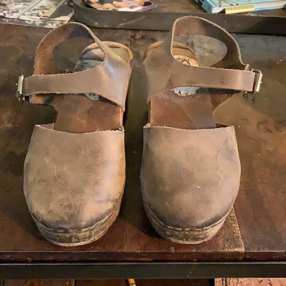 Lotta Grey Oiled Nubuck Clogs